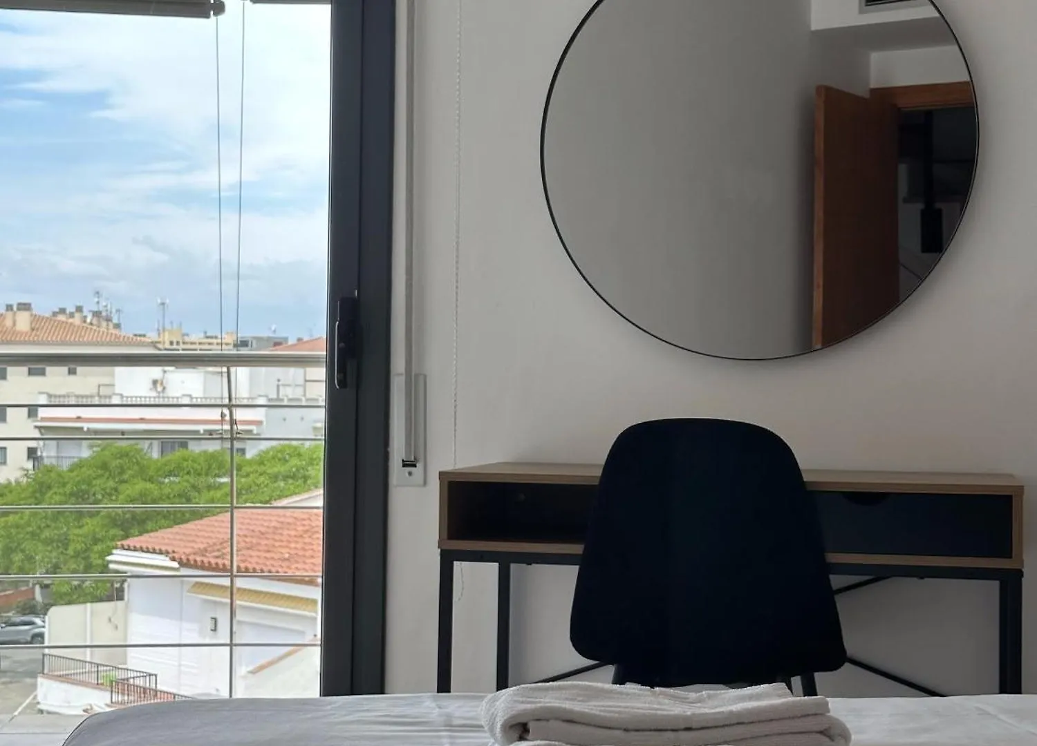 Duplex En Primera Linea De Playa Con Gran Terraza Y Piscina Comunitaria Roses Spain