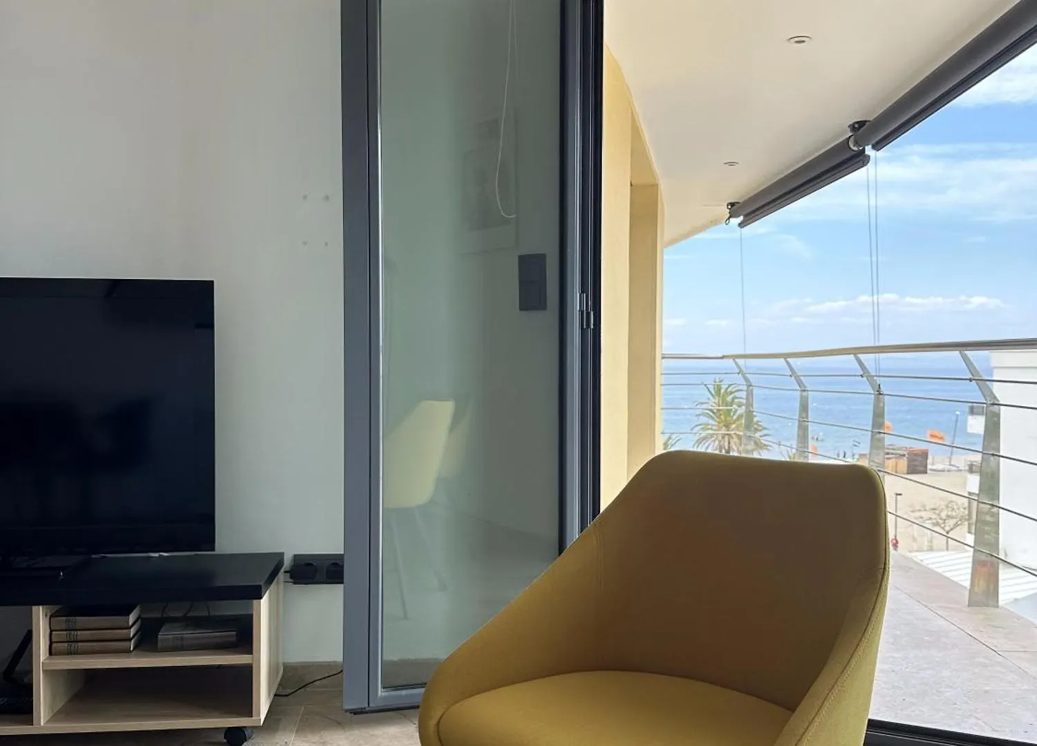 Duplex En Primera Linea De Playa Con Gran Terraza Y Piscina Comunitaria Roses 0*,  Spain