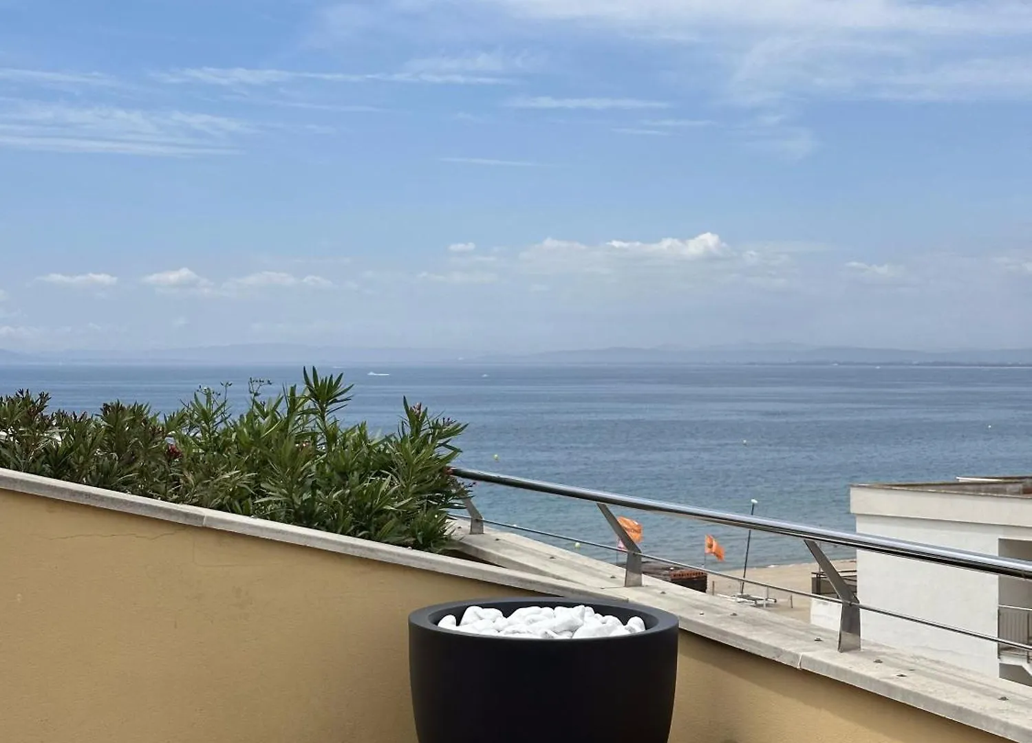 Duplex En Primera Linea De Playa Con Gran Terraza Y Piscina Comunitaria Roses